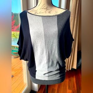 Flattering short flared sleeve sweater top size L